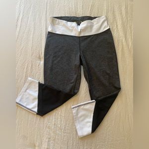 Xersion Capri workout pants women’s size medium. Polyester and spandex material.